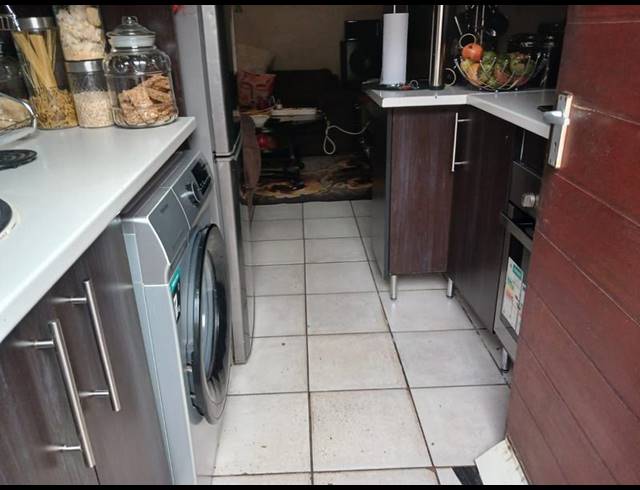 3 BEDROOM HOUSE FOR SALE IN CLAYVILLE